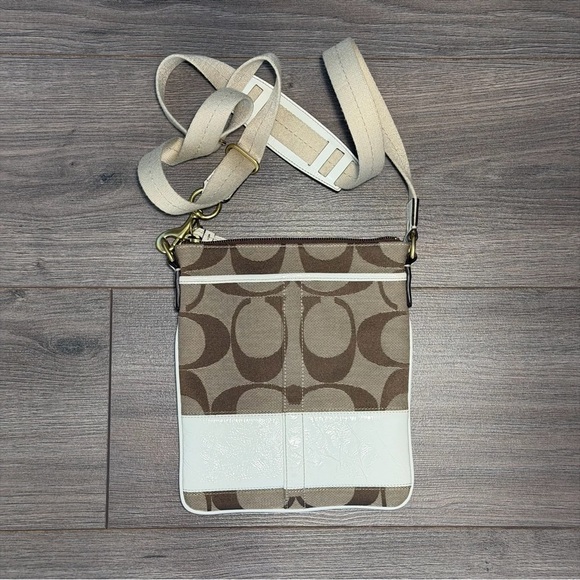 Coach Handbags - Coach vintage Signature Brown and Cream Crossbody Bag